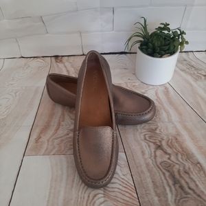 Vionic Metallic Moccasins NWOT size 9